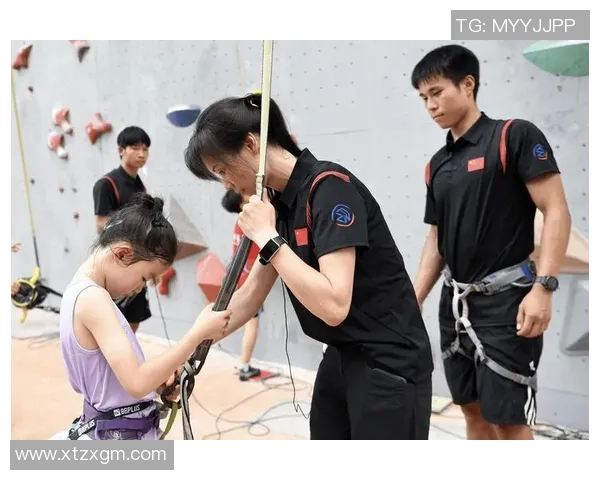 攀岩深度探索重庆攀岩队的防守与反击策略揭秘