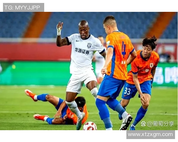 武汉篮球队团队协作引发热议球迷对战术配合和球员表现展开激烈讨论